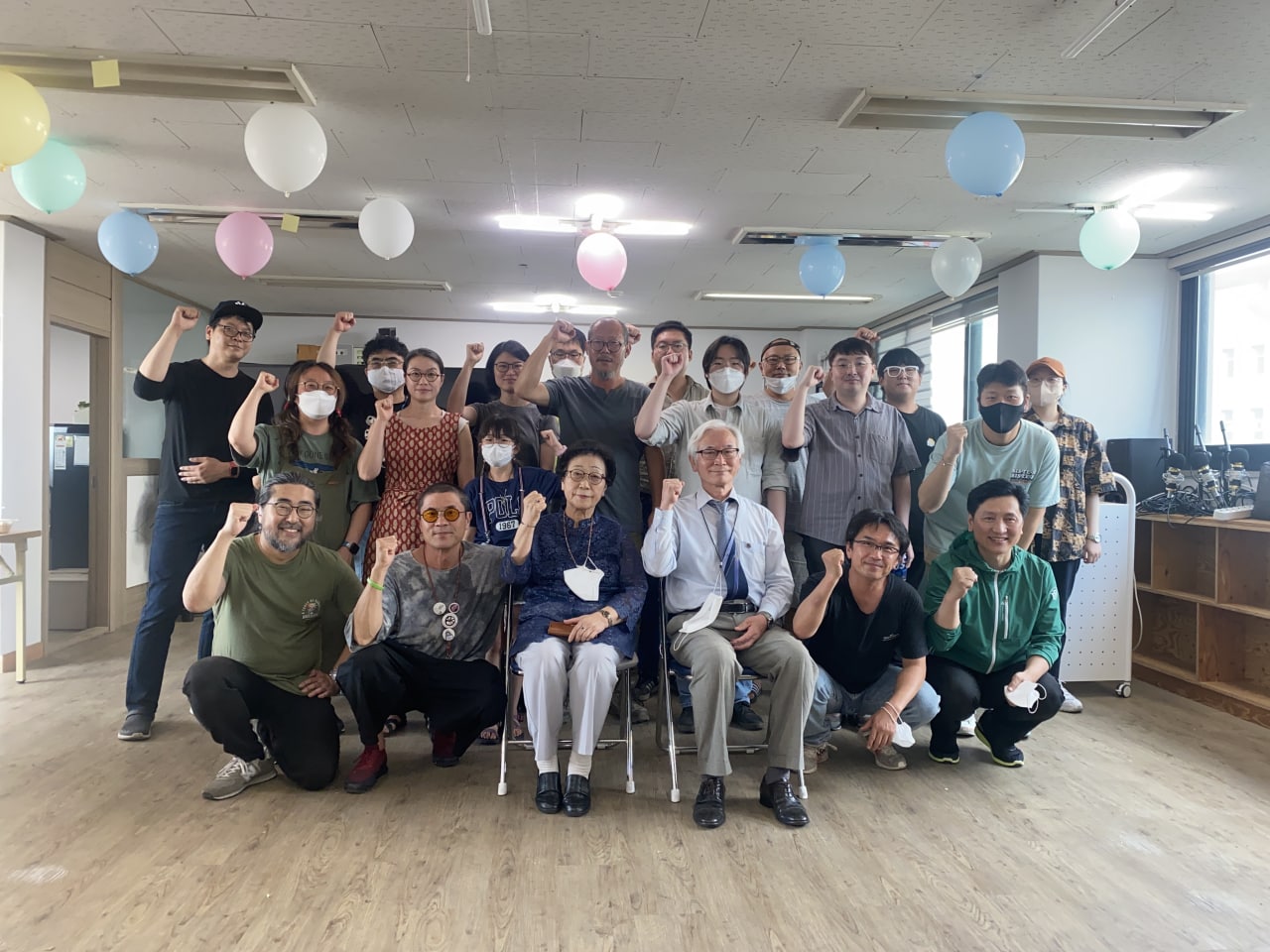 노동·정치·사람 사무실 이전 개소식을 기쁘고 즐겁게 마쳤습니다.